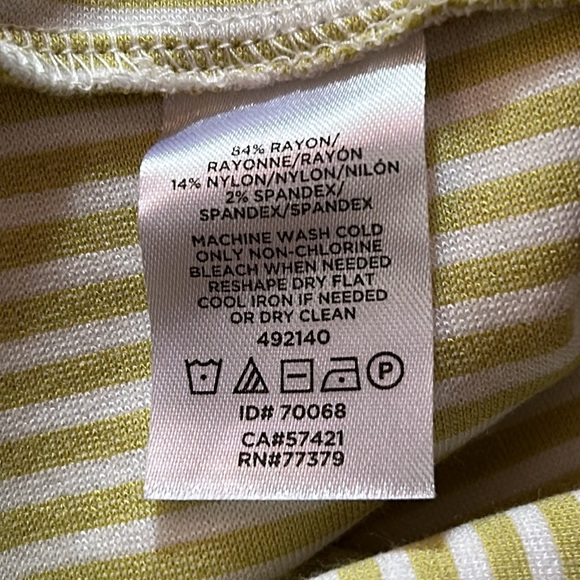 Ann Taylor very comfortable soft stretch sleeveless ruffle detail hem tank - Picture 4 of 4